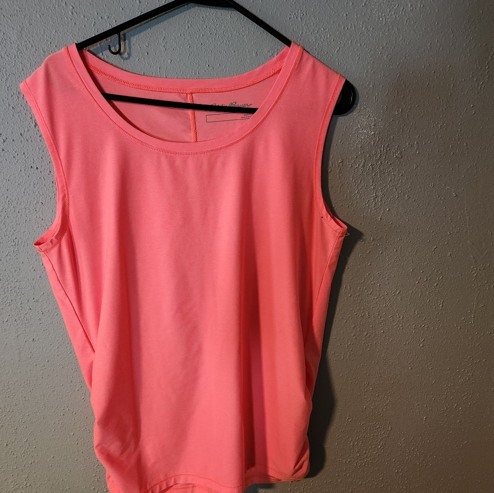 Sleeveless shirt